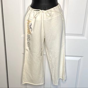 Hollister off white/cream Capri sweats size M